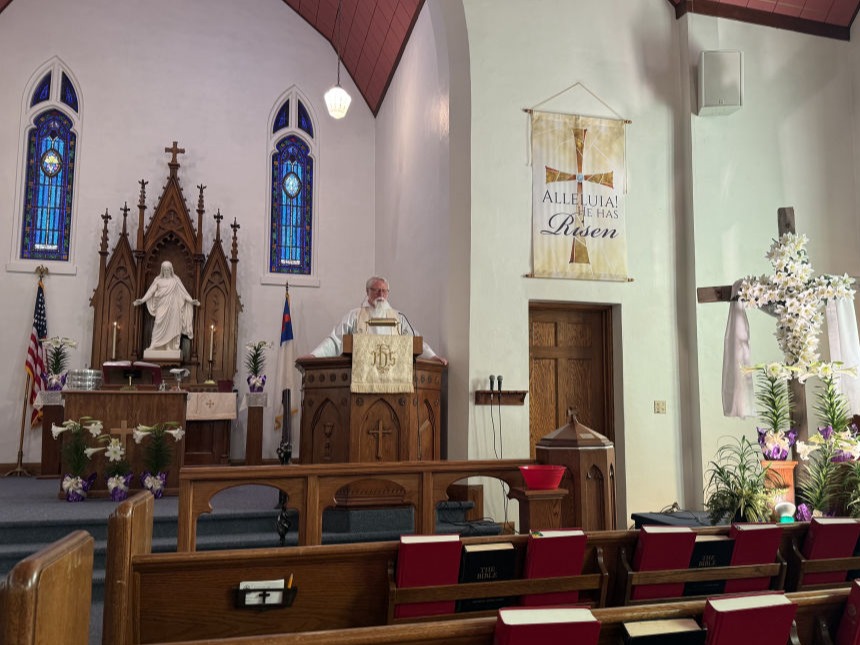 Wallingford Lutheran Church Iowa ELCA Pastor John Wolf Altar Advent Morphew Photo